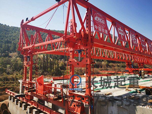 关于山区架桥机对地形与地基适配性能