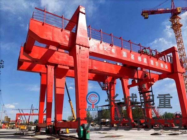 大吨位龙门吊在桥梁架设中的适用场景 90吨龙门吊租赁